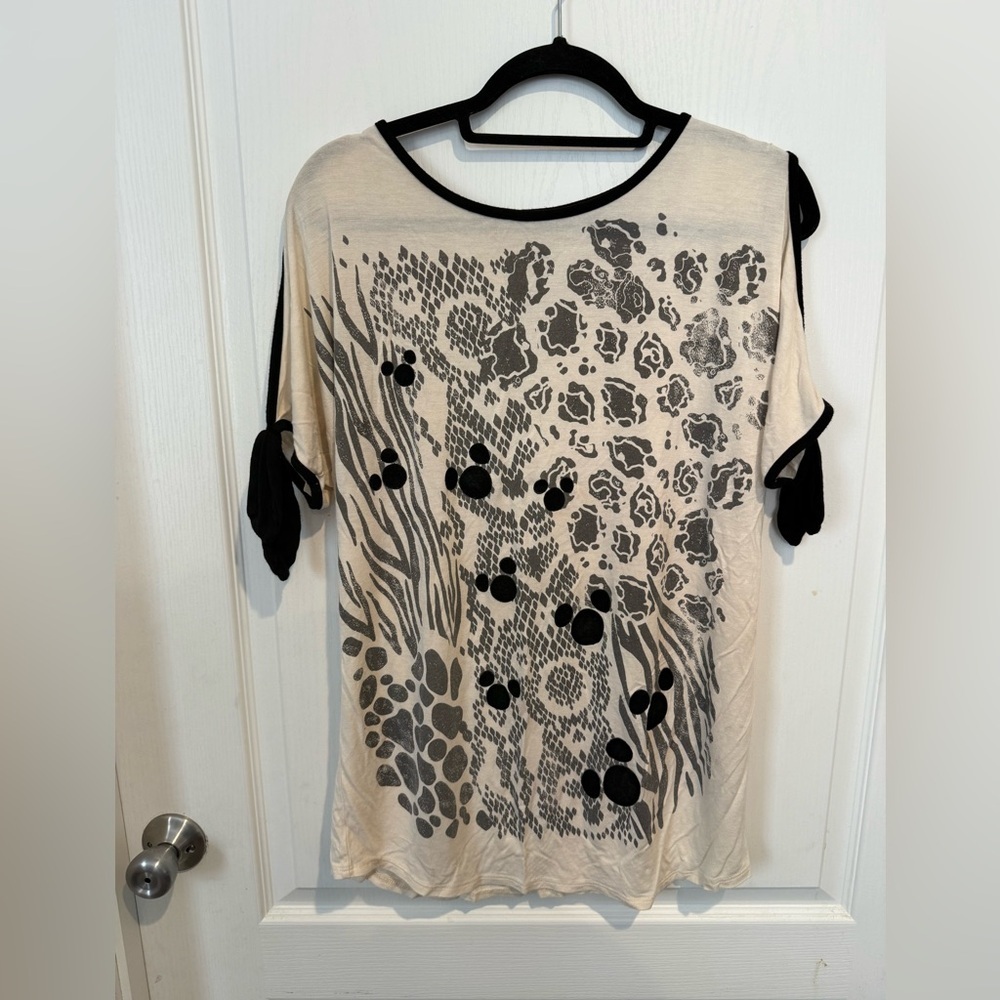 Disney Black and Cream Patterned Women's Tee